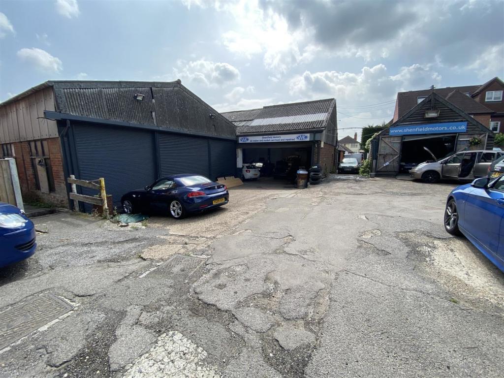 GlanthamsGarage.jpg