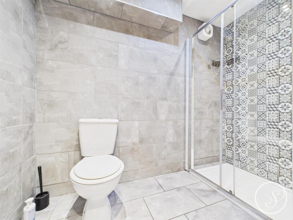 EN SUITE