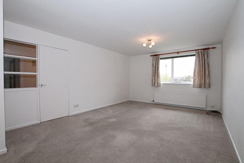 Lounge/Dining Room (3)