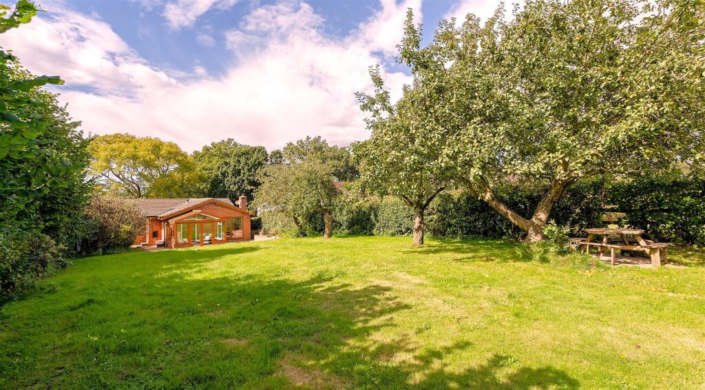 78842_Laburnum-Passfield-Road (29).jpg