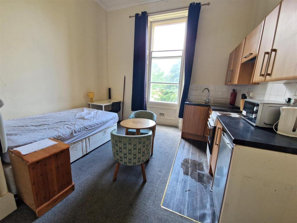kitchen 1.jpg