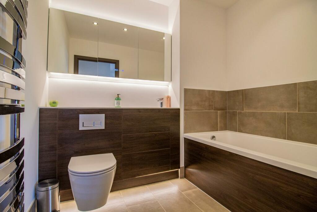 106 Miller's Quarter, Bury St. Edmunds [Bathroom].