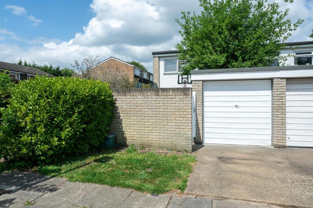 8-Garden-Close-7093.jpg