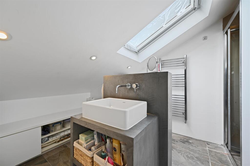 Frithville Gardens - Ensuite3 (1).JPG