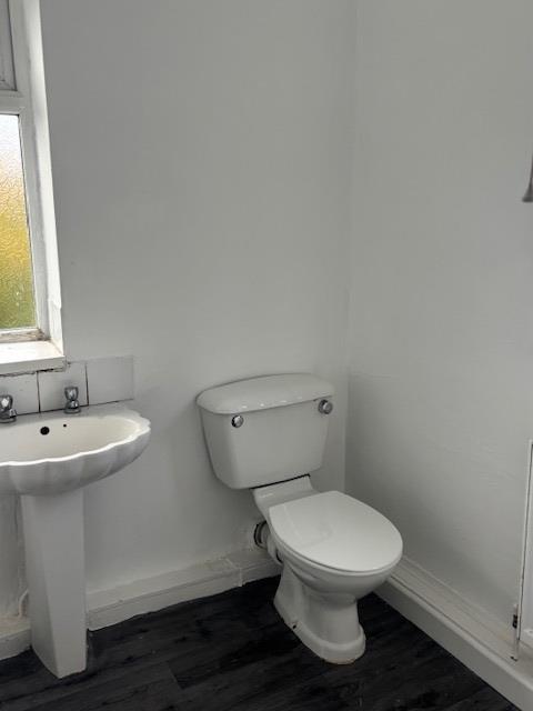 Bathroom (2).jpg