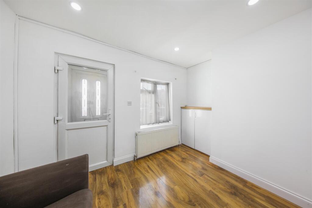 867 Harrow Road - mr2Sy0ORA1pm5KbFxiJs.jpg