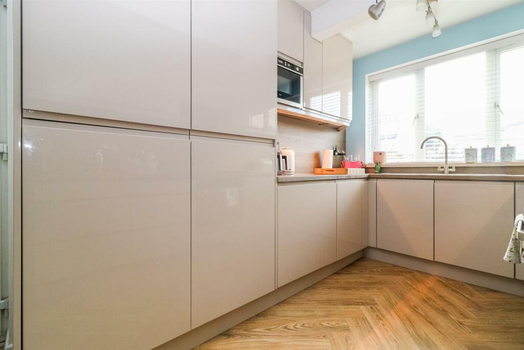 KITCHEN DINING ROOM