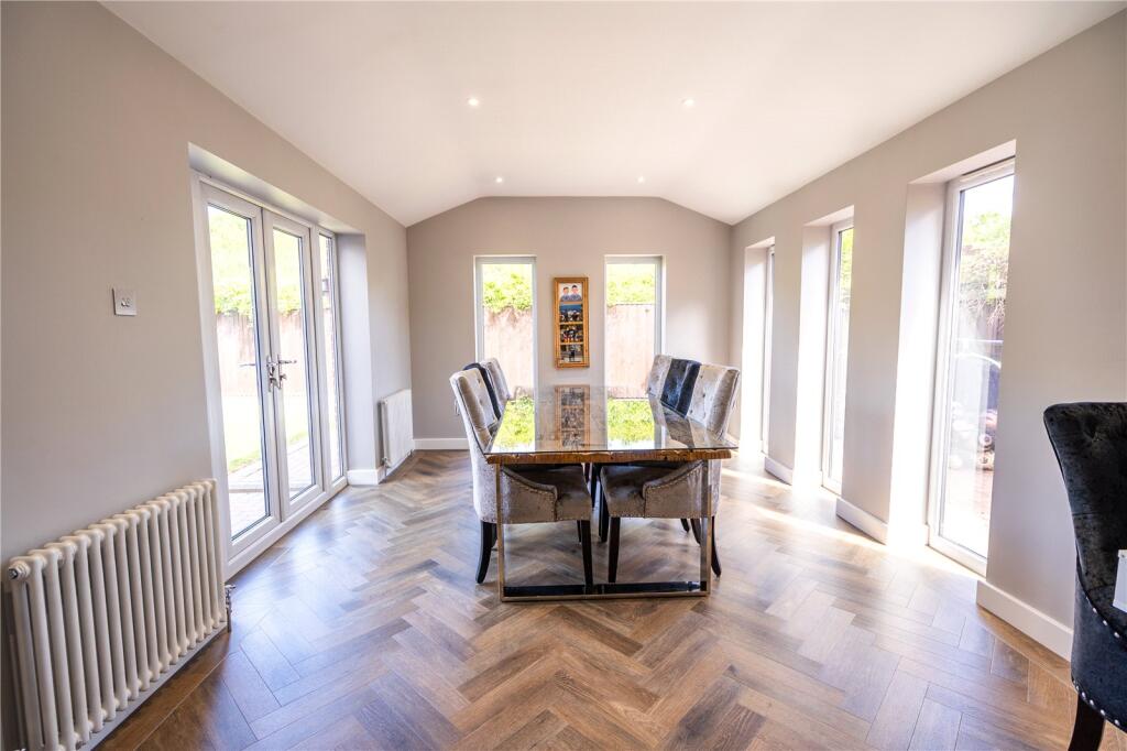 Garden/Dining Room