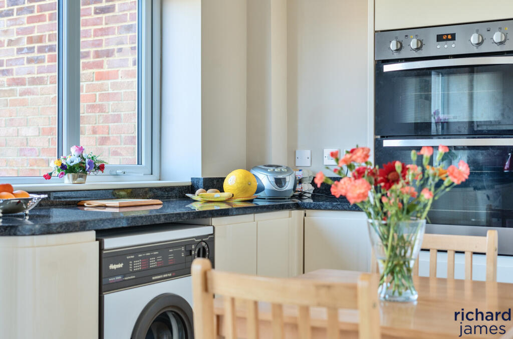 96e2f2bd76444ab4ab5b1ce697e9e137