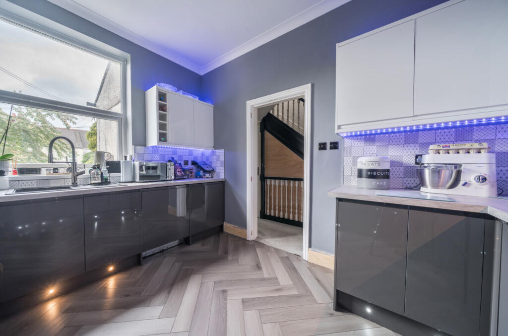 1300143-12-683edf...