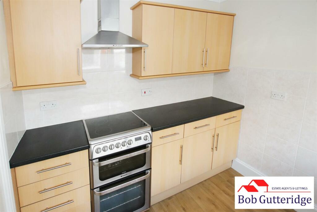 FITTED KITCHEN