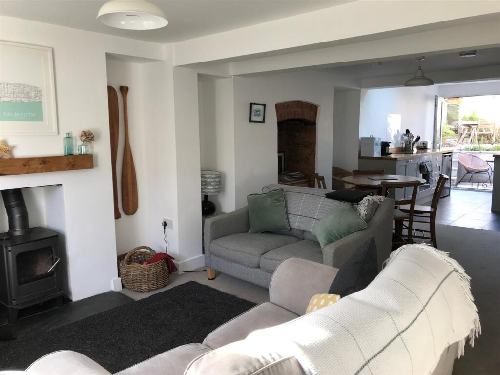 Living area,,.jpg