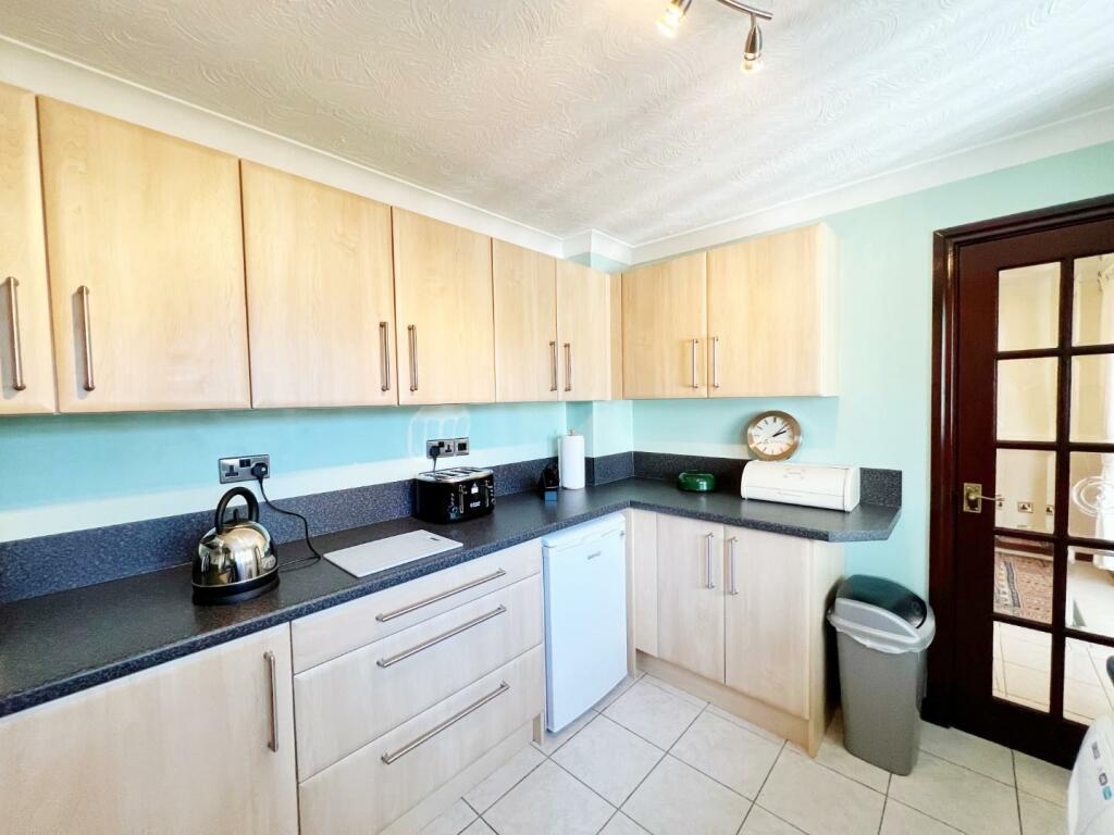 Kitchen pic 2.jpg