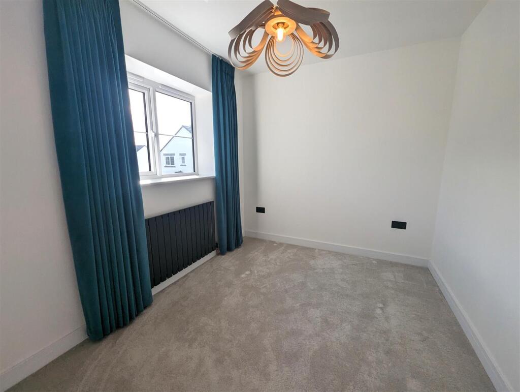 BEDROOM 4.jpg