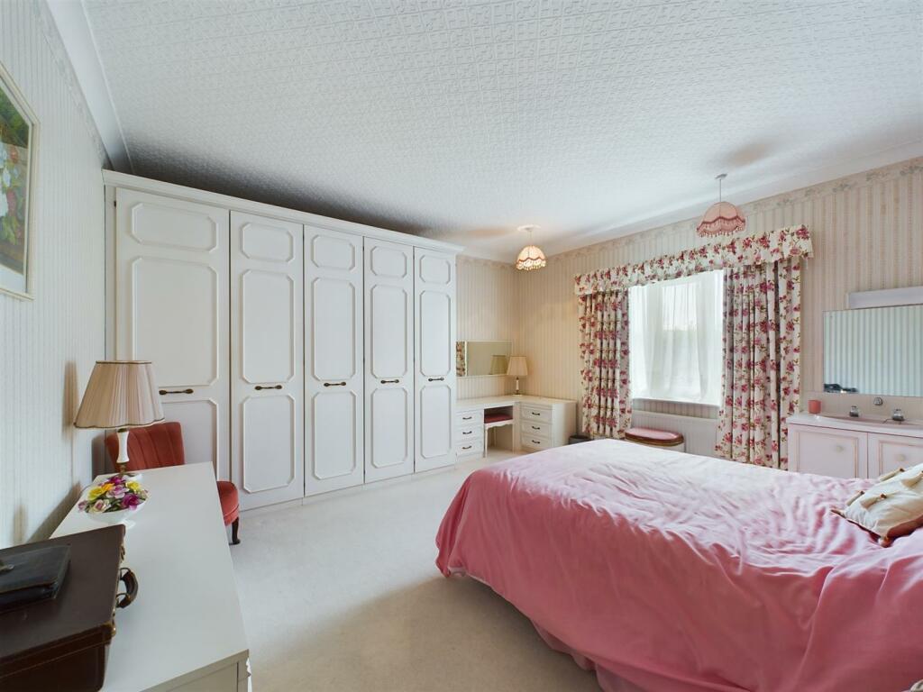 Bedroom: