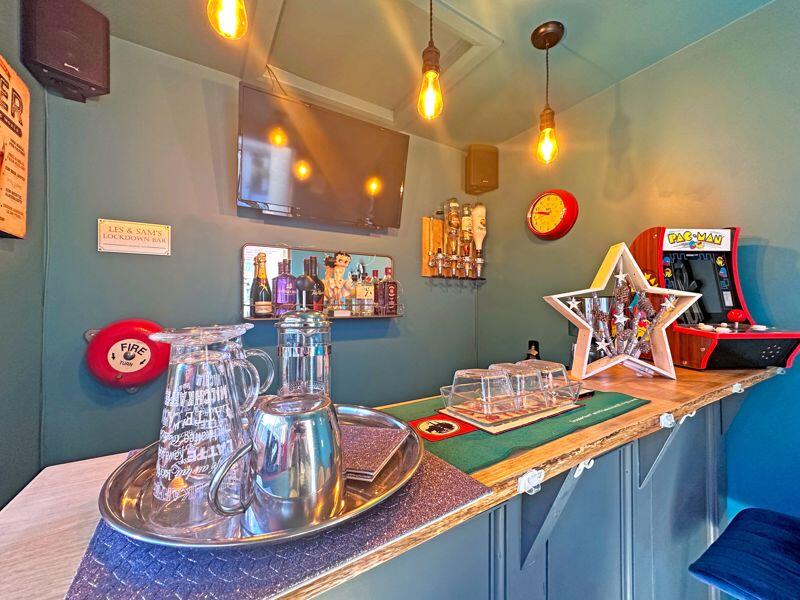 Bar/Office
