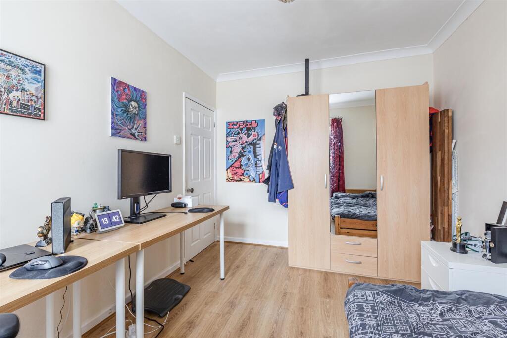 358 Molesey Road, KT12 3PG - 4.jpg