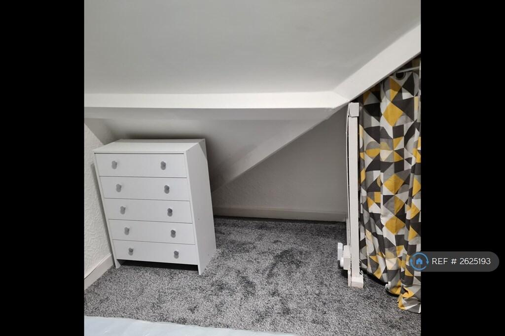Bedroom - Main Area
