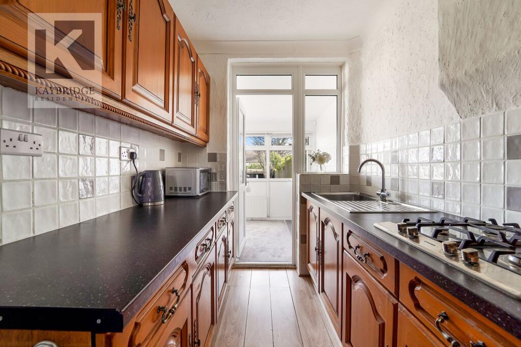 Stoneleigh Avenue, Worcester Park - KT4 8XY