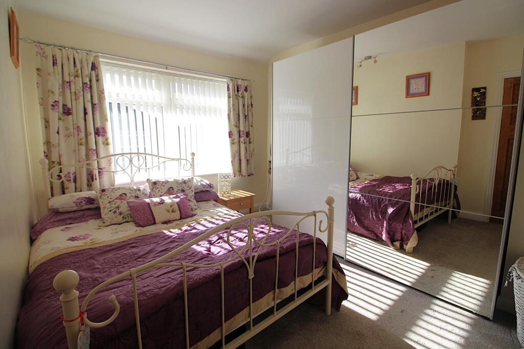 second bedroom.JPG