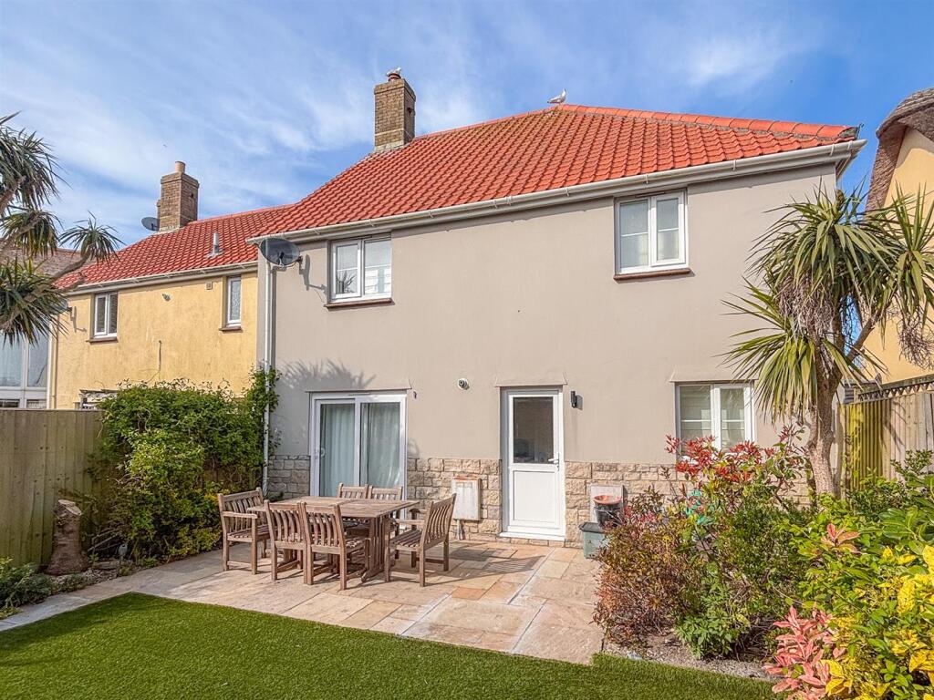 Rear Garden (4).JPG