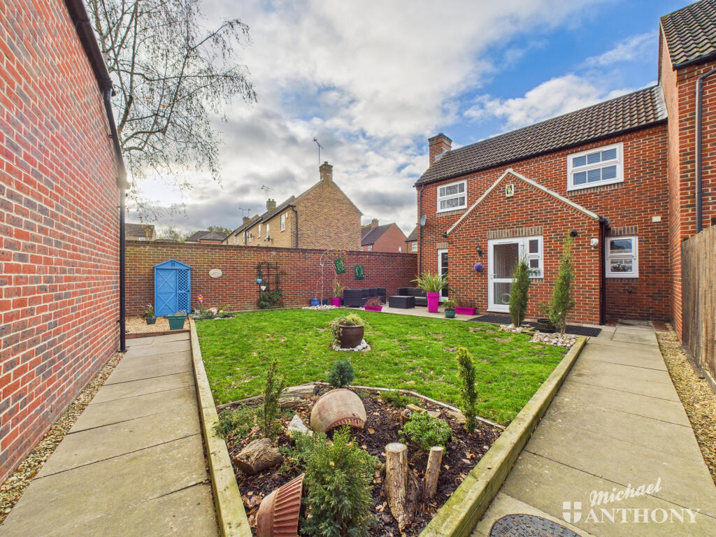 CAM03218G0-PR0834-STILL008