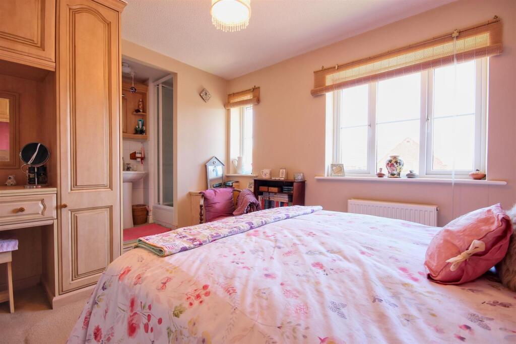 MASTER BEDROOM 1 (FRONT)