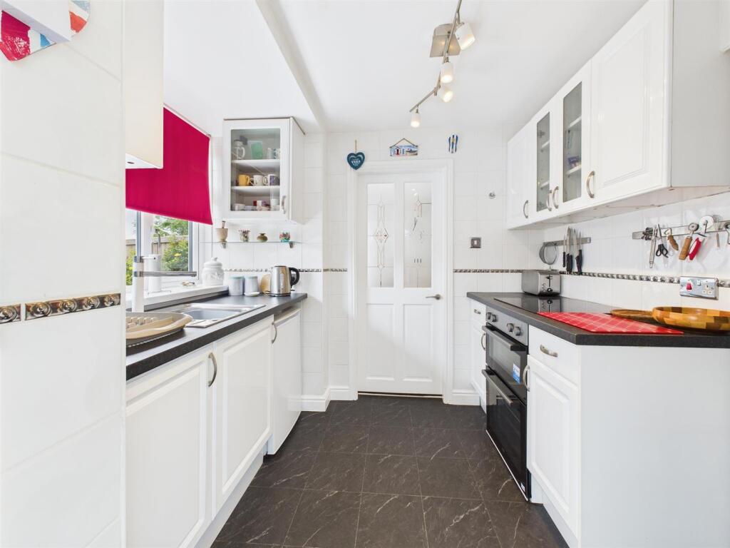 Kitchen: