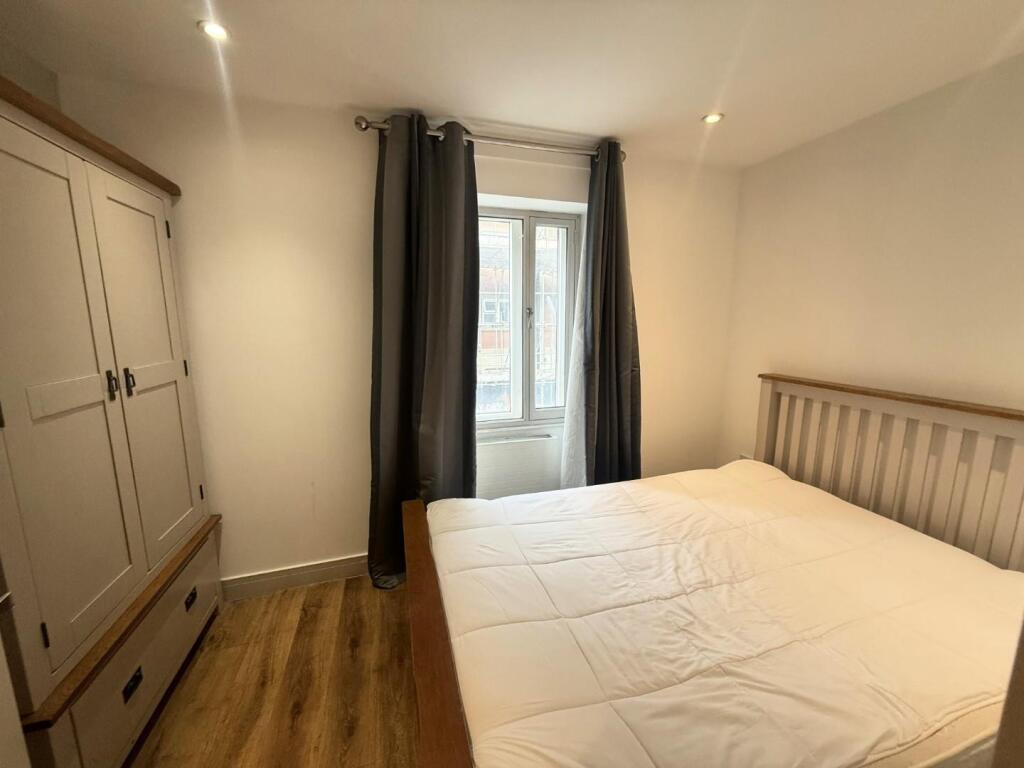 flat 1 v bedroom .JPG