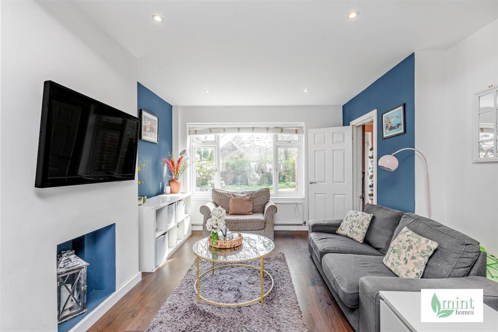 15__Engliff_Lane__Pyrford__Woking__Surrey__GU22_8S