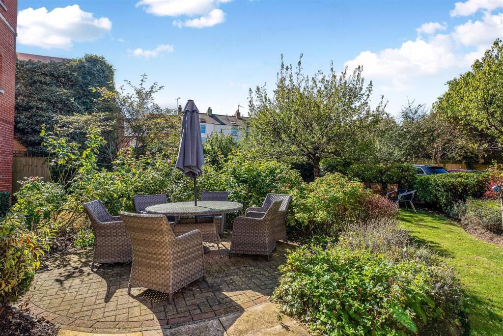 41 Foxhall Court, Banbury-7.jpg