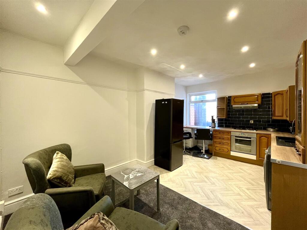 Kitchen / Living Area