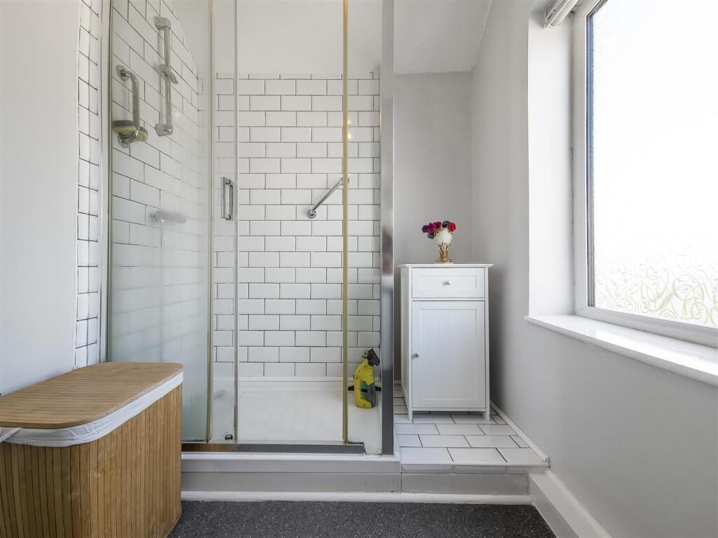 Springfield Road, Midway