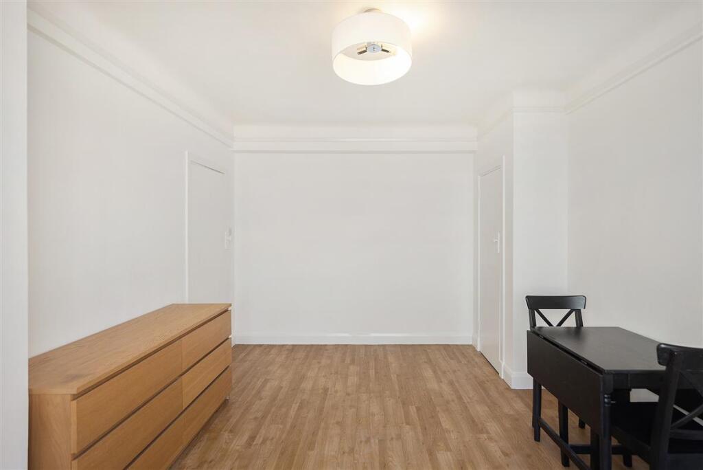 Studio Room