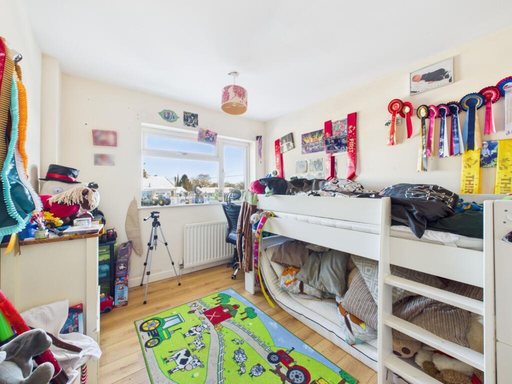 15. CAM04922G0-PR0098-STILL019