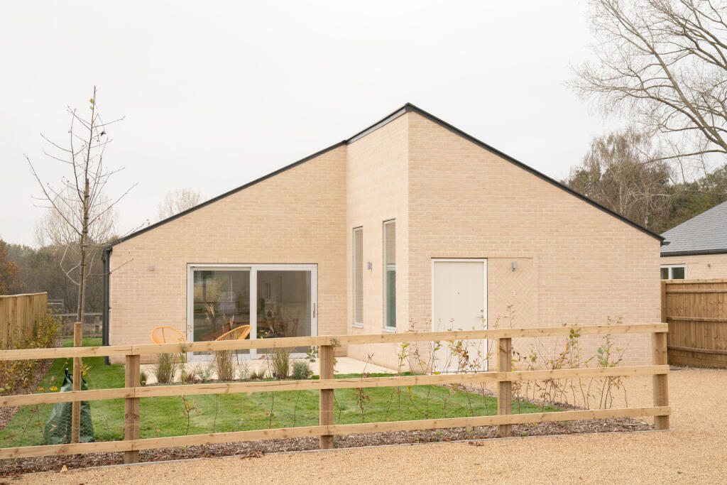 241324 - H03-THORNBOROUGH-PARK-096.jpg