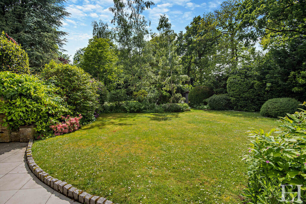 8598871-exteriorW...