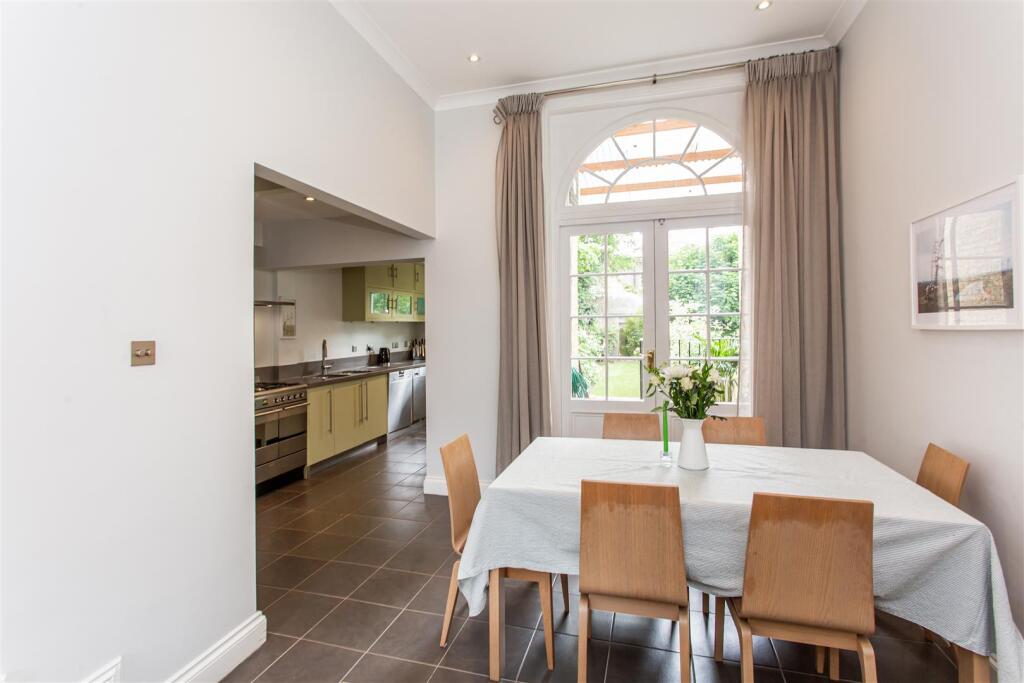 Dining area to kitchen