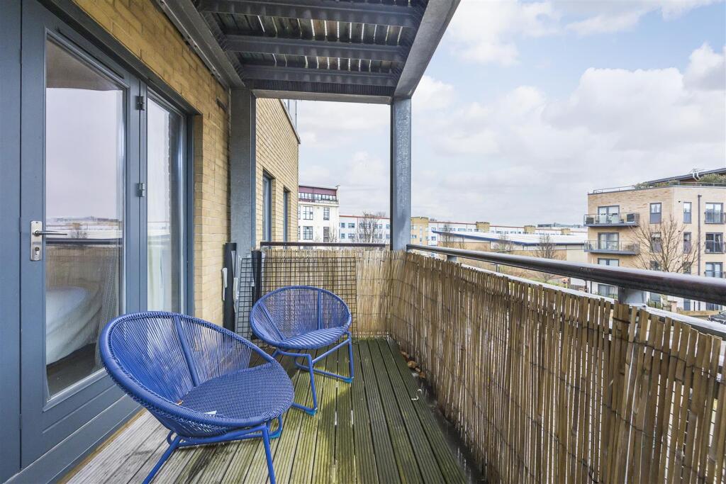 12  Almond Court -005.jpg