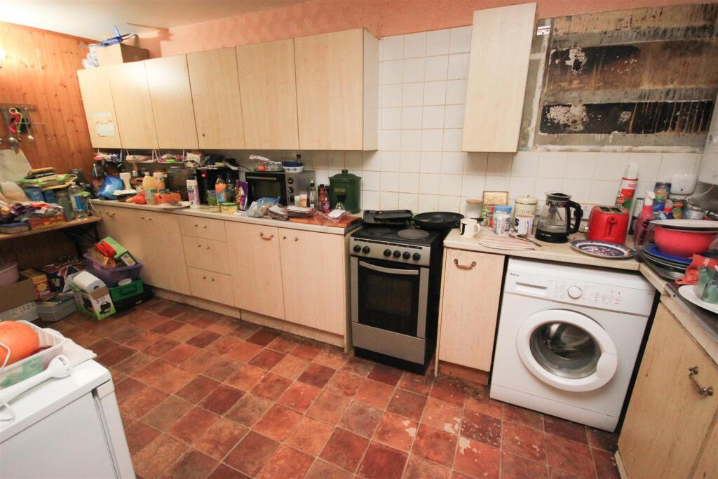 kitchen 2.JPG