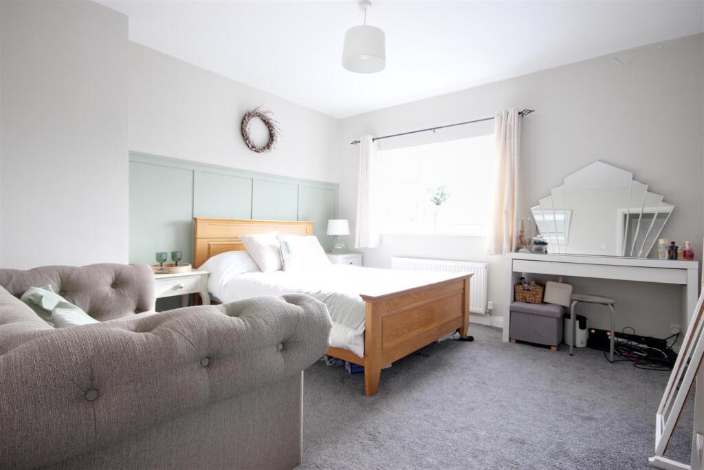 BEDROOM 2