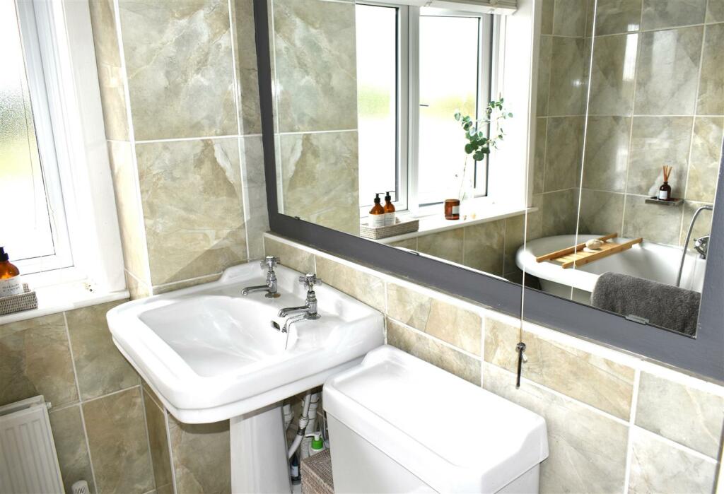 bathroom 1.JPG