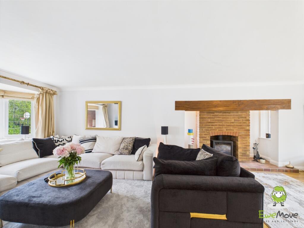 CAM03778G0-PR0239-STILL006