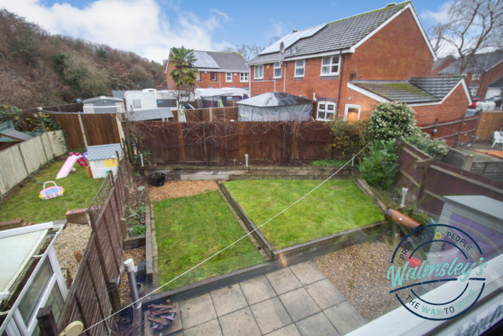 Impressive landscaped rear gardens