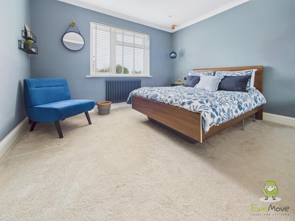 CAM01543G0-PR0166-STILL005