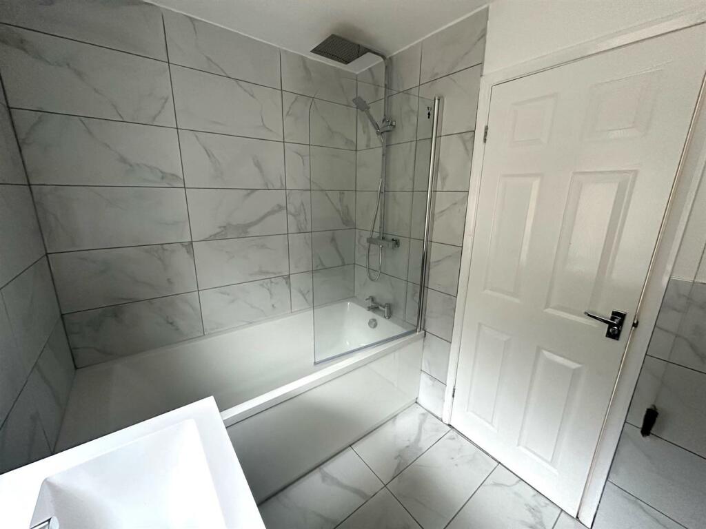 bathroom 1 2.jpg