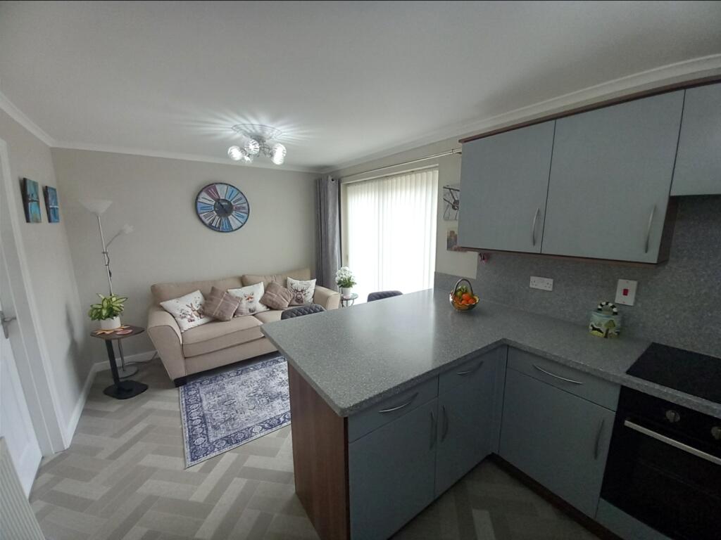 FAMILY DINING KITCHEN