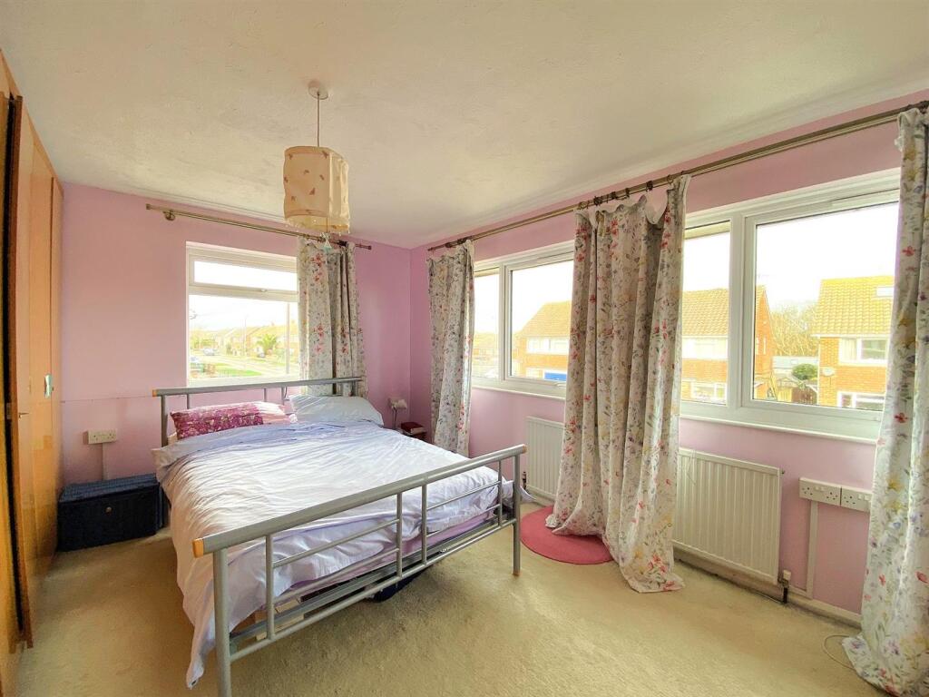 60 Gwyneth Grove - Bed1.jpg