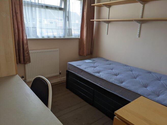 long-meadow-way-ct2-7bt-931637
