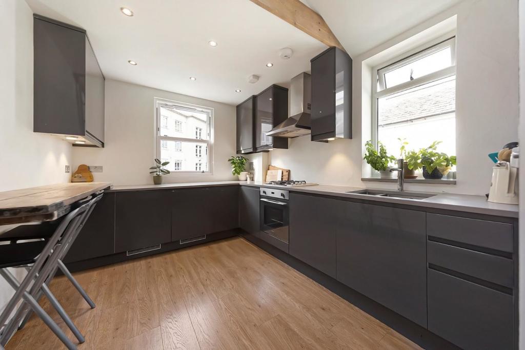 Kitchen (2).jpg